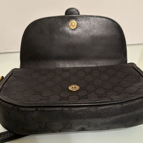 🚨SOLD🚨 Authentic Vintage Gucci Black Crossbody - Picture 8 of 12